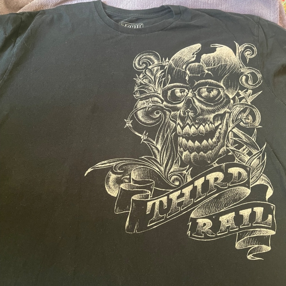 THIRD RAIL men’s black t-shirt with skull, size XXL, great pre-owned condition
